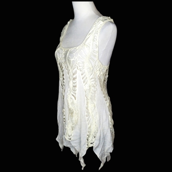 Vivid Collection of NY Vintage Boho Sharkbite Hem Crochet Top - Picture 2 of 5